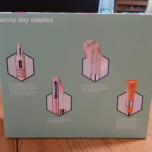 Full Size Products! Clinique Skincare Essentials Kit New In Box With Make-up Bag - Picture 5 of 6